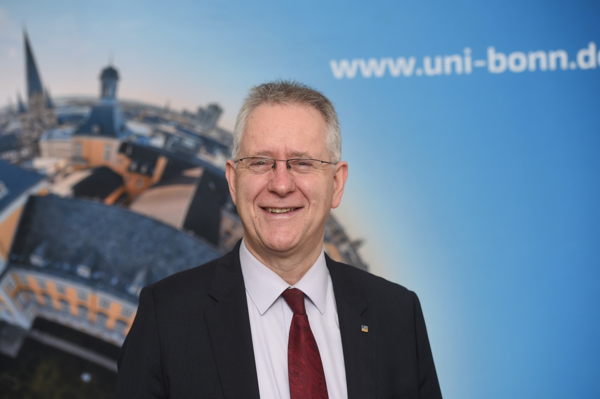 Profilbild von Rektor Prof. Dr. Dr. h.c. Michael Hoch